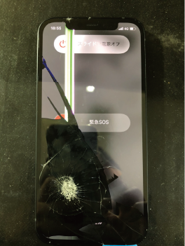 液晶が割れたiPhone